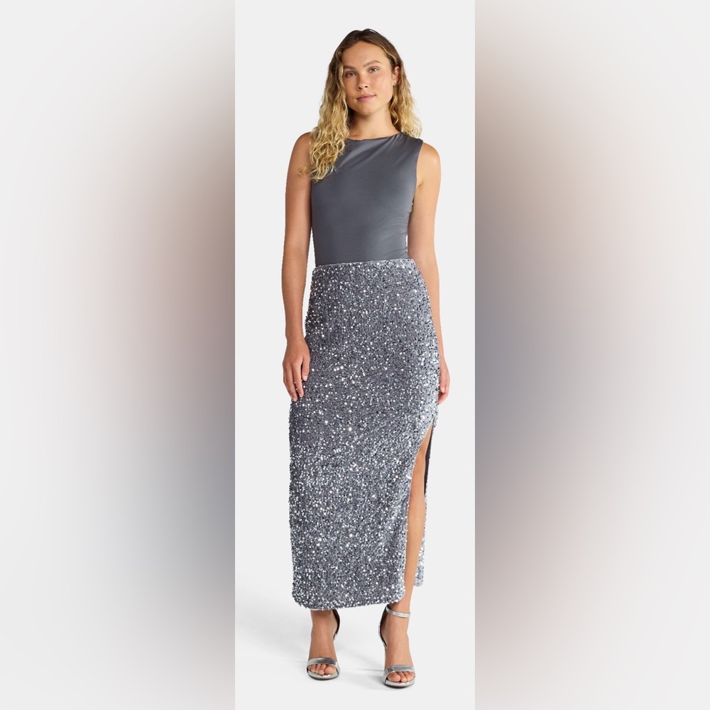 NWT Glamorous Silver Sequin Pencil Skirt w Slit. Sz SMALL